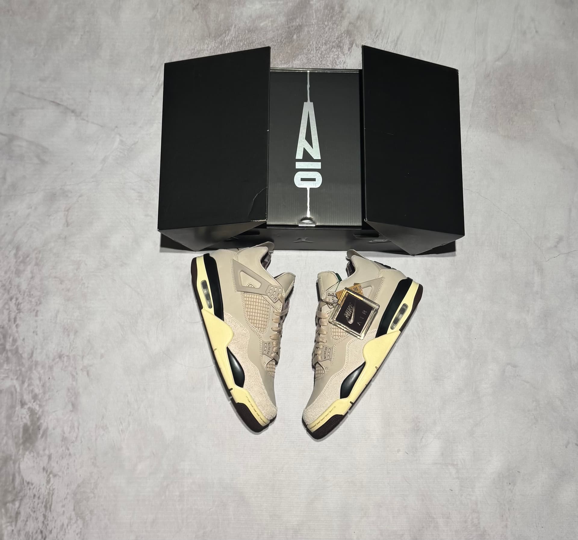 Jordan 4 "A MA Maniere While You Were Sleeping"
