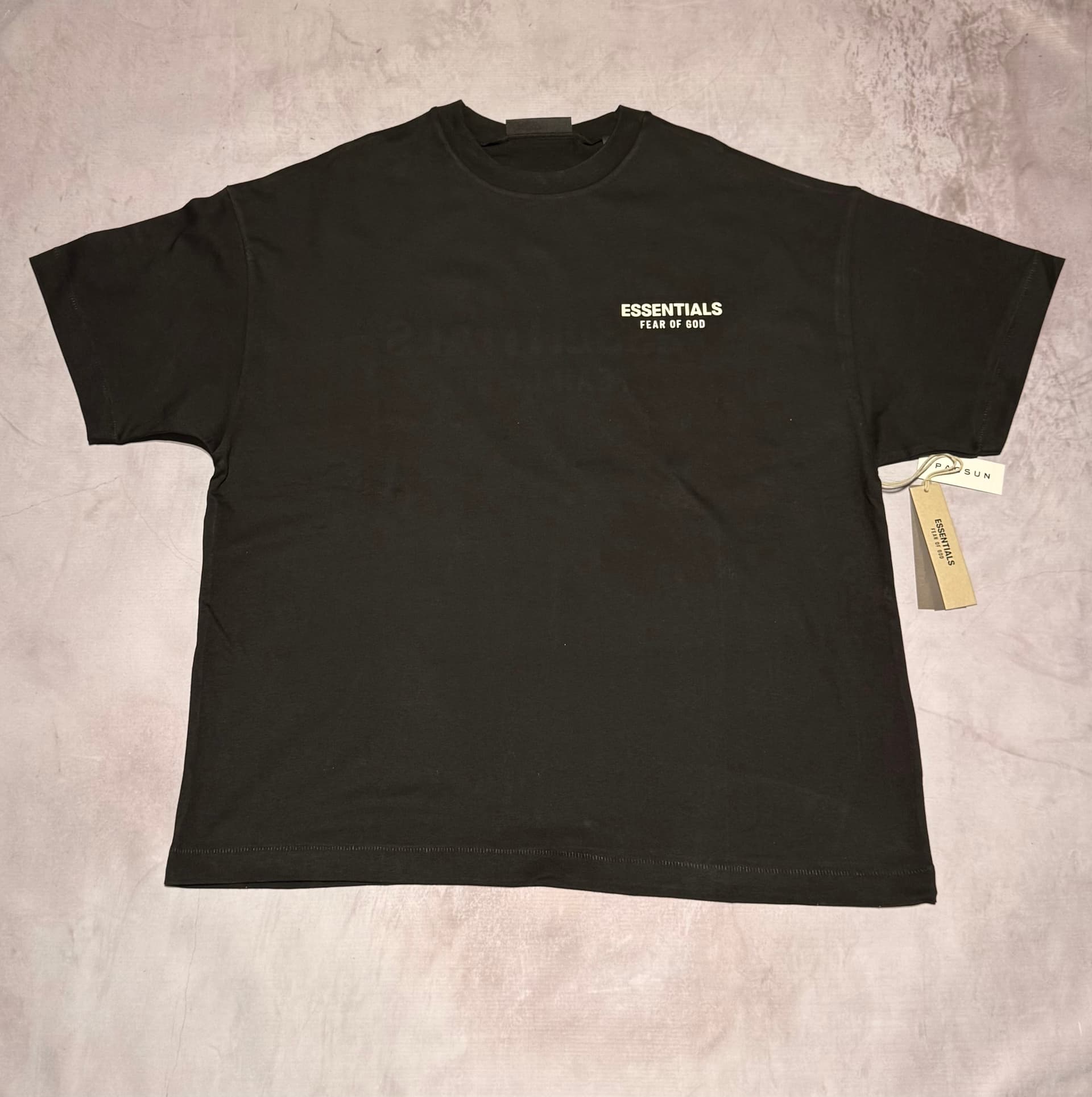 Essentials S25 "Black Tee"